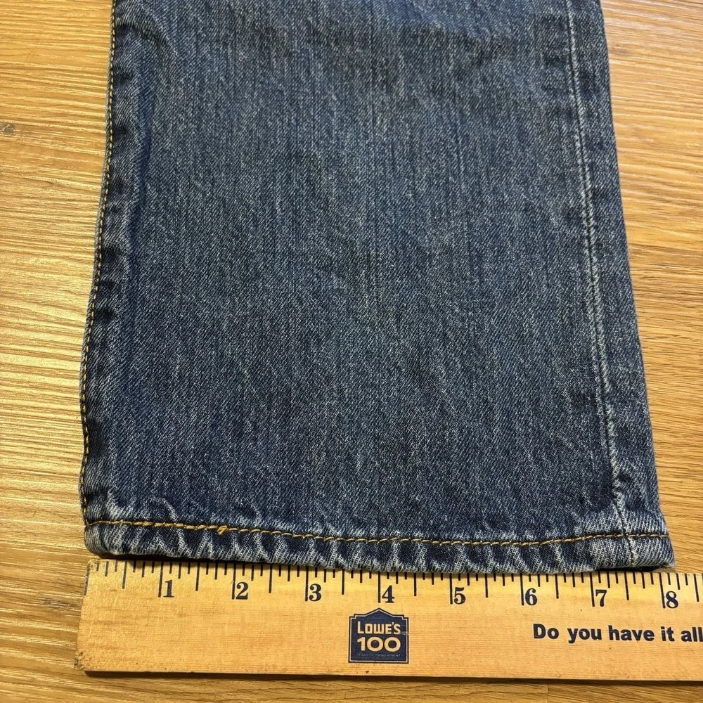 Levis see looking